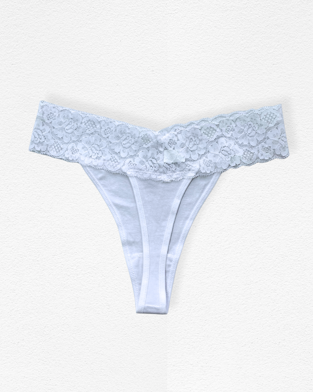 Panty hilo con encaje