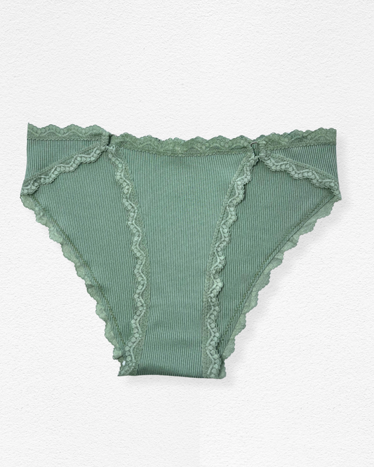 Panty cachetero acanalado con encaje y argollas