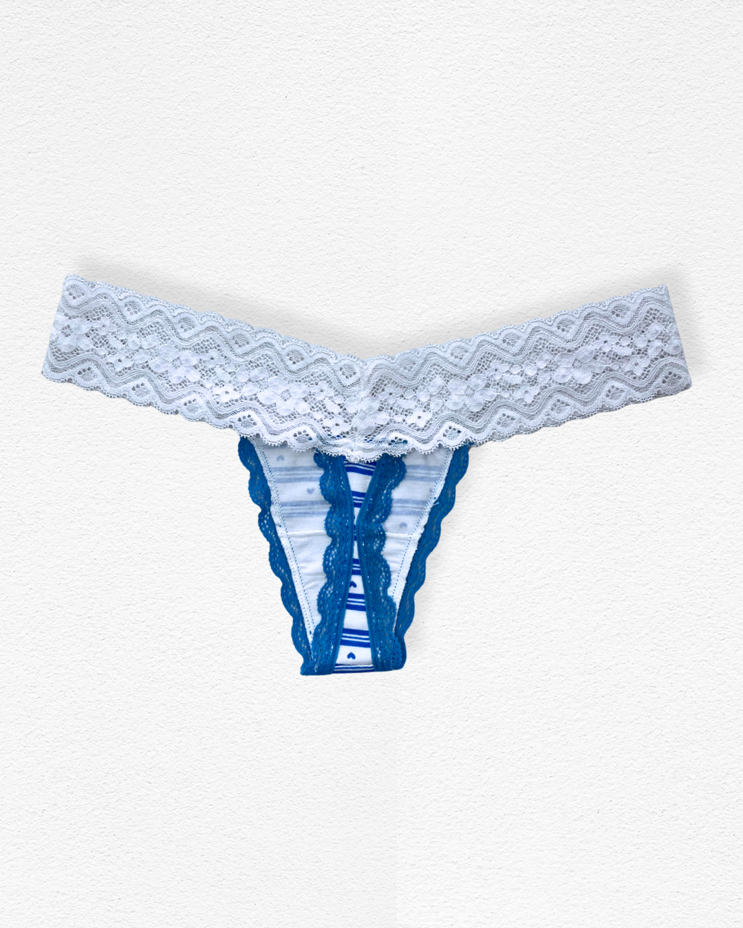 Panty hilo con fajón de encaje