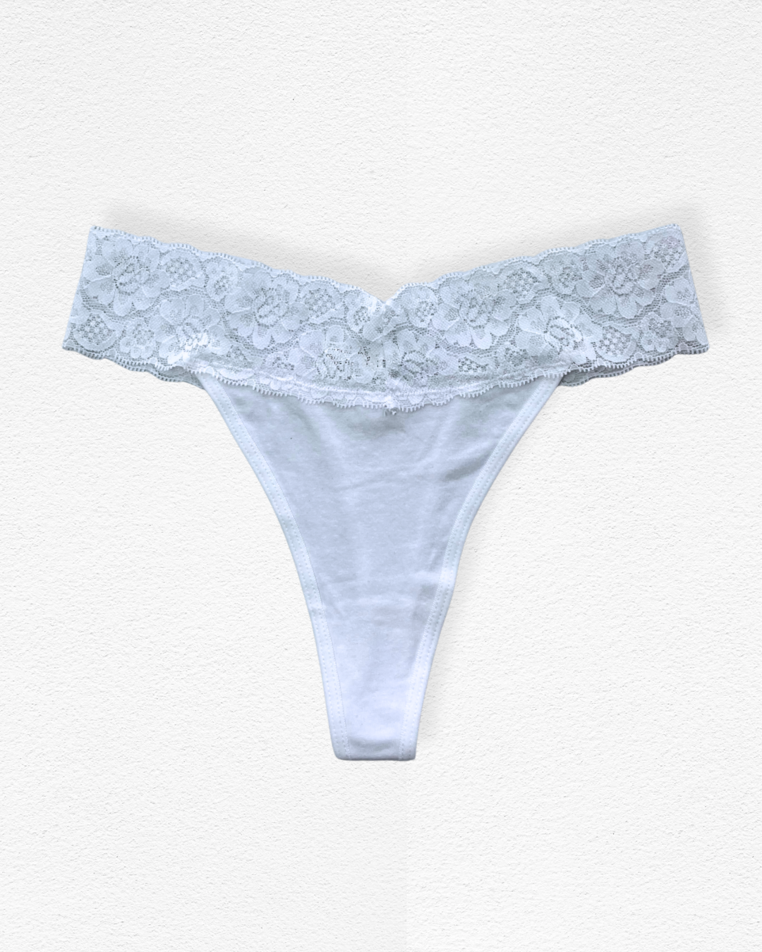 Panty hilo con encaje