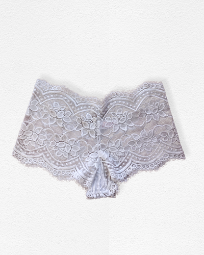 Panty cachetero de encaje