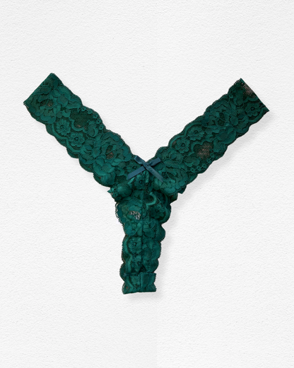 Panty hilo en encaje floral