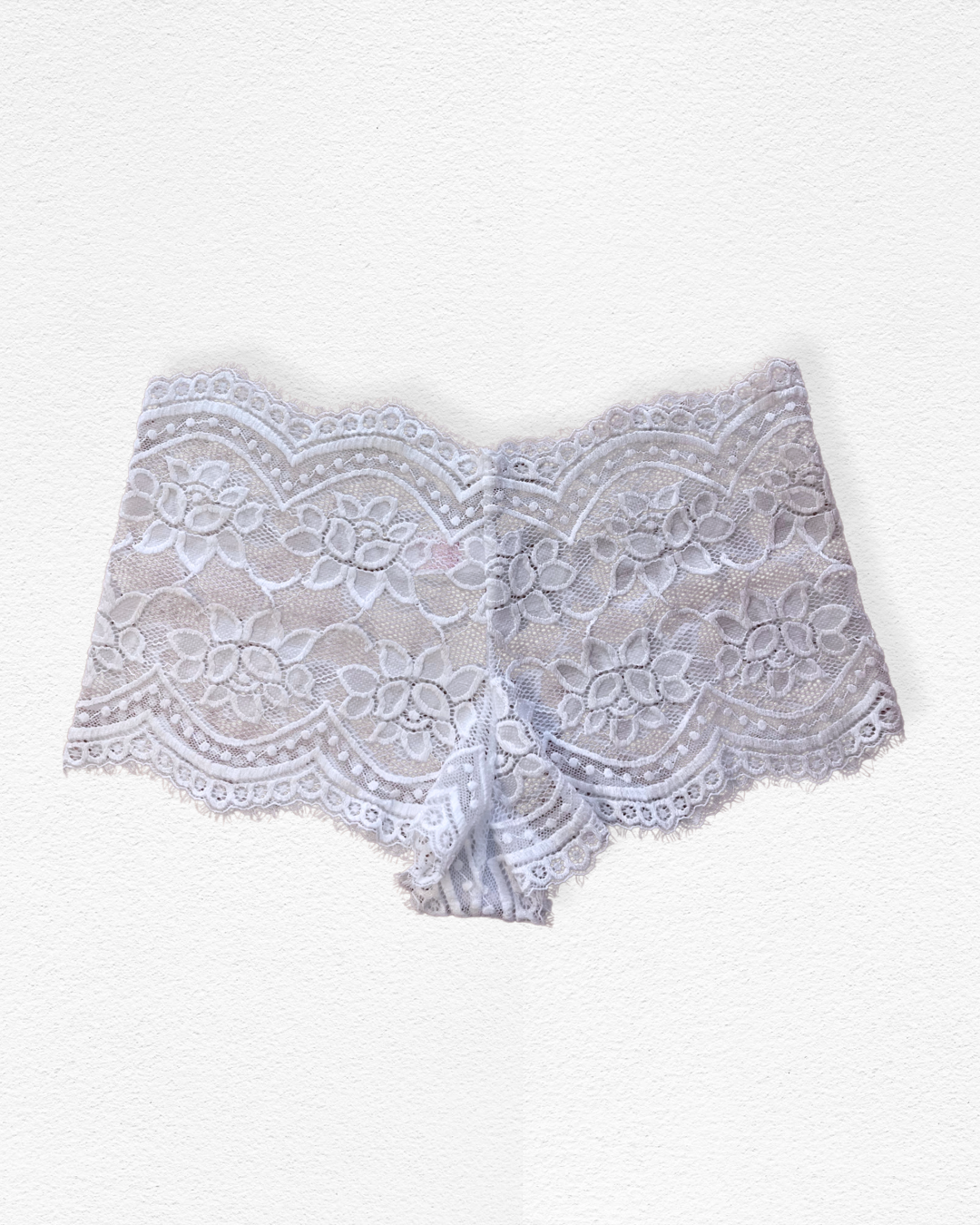 Panty cachetero de encaje