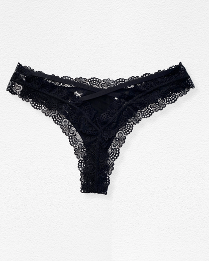 Panty hilo con encaje y detalle en X