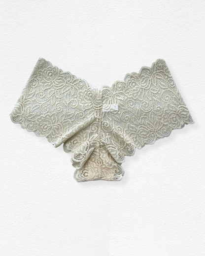 Panty cachetero de encaje floral