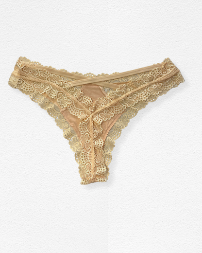 Panty hilo con encaje y detalle en X